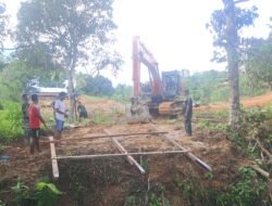 Percepat Pembangunan, Satgas TMMD Nunukan Turunkan Rangka Jembatan di Mansapa