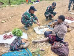 Satgas Pamtas Yonif 614/RJP Borong Hasil Tani Mama-Mama Papua, Wujud Kepedulian TNI