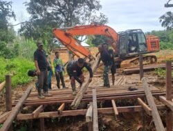 Momen Pemasangan Ulin Jembatan TMMD Nunukan, Dansatgas: Ketelitian Krusial!