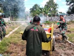 Karya Bakti TNI-Polri dan Warga Cegah Banjir dan Penyakit di Pasar Karang Buah