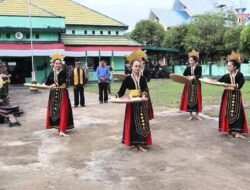Pesona Tari Tepung Tawar: Simbol Penghormatan dalam Penyambutan Tim Wasev TMMD