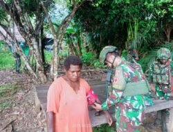 TNI Berbagi Kasih: Satgas Yonif 614/RJP Layani Kesehatan Masyarakat di Kampung Dabra