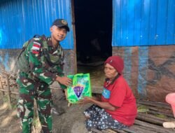 Satgas Yonif 614/RJP Berbagi Kebahagiaan dengan Masyarakat di Kampung Ekanom