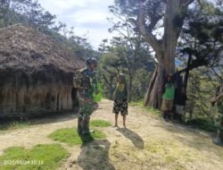 Satgas Pamtas RI-PNG Yonif 614/RJP Berbagi Sembako dan Anjangsana di Kampung Tima