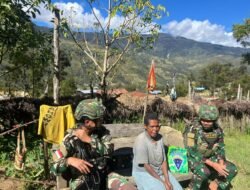 Satgas Yonif 614/RJP Beranjangsana dengan Tokoh Agama di Kampung Balingga