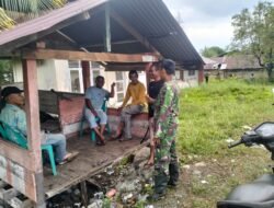 Komsos dengan Warga Pucuk Lueng, Serda Maulizar Tekankan Kebersamaan dan Gotong Royong untuk Kemajuan Desa