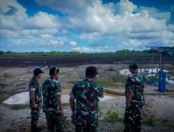 Korem 182/Jazira Onim Dukung Program Ketahanan Pangan: Danrem Tinjau Lokasi Penanaman Padi di Fakfak
