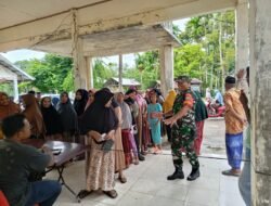 Babinsa Pos Ramil Pasie Raya, Sertu Syamsul Hadi, Dampingi Pasar Murah Diskoperindagkop di Pasi Teubee