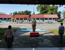 Tumbuhkan Semangat Nasionalisme, Danramil 1801-01/Manokwari Bertindak Sebagai Pembinaan Upacara Bendera di SMA YPK Oikumene Fanindi
