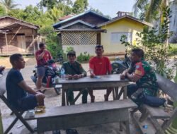 Babinsa Manismata Eratkan Silaturahmi Lewat Komsos di Desa Terusan