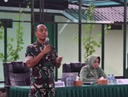 Dandim 1005/Barito Kuala Bersama Ketua Persit Berikan Jam Komandan Kepada Anggota, PNS dan Persit Dim 1005 Batola