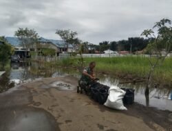 Babinsa Koramil 1010-05/CLU Giat Siapkan Media Tanam Lombok, Dukung Ketahanan Pangan