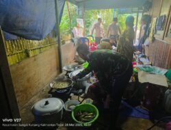 Kebersamaan TNI dan Masyarakat dalam Program TMMD: Membantu Memasak untuk Satgas
