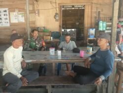 Babinsa Himbau Warga Waspada Karhutla dan Jaga Keamanan saat Melaut