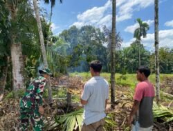 Babinsa Koramil 02/Woyla, Cegah Karhutla Rutin Laksanakan Patroli Serta Sosialisasi Terhadap Warga di Wilayah Binaan