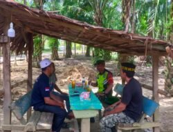 Meskipun Hari Libur, Babinsa Koramil 0105-10/Woyla Barat Sertu Rahmatul Maulid Tetap Aktif Sambangi Desa Binaan