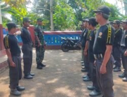 Linmas Desa Karya Makmur Dibekali Latihan PBB dan Wawasan Kebangsaan