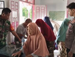 Dukung Kesejahteraan Rakyat: Babinsa Pasie Raya Hadiri Pembagian BLT-DD Tahap II di Desa Pulo Tinggi