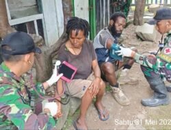 Satgas Yonif 614/RJP Berikan Pelayanan Kesehatan Gratis kepada Warga Desa Aulani