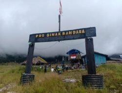Kopasgat dan Warga Sinak Gelar Kerja Bakti, Wujudkan Kebersamaan dan Lingkungan Sehat