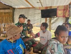 Satgas Yonif 614/RJP Berikan Pelayanan Kesehatan di Pos Kotis