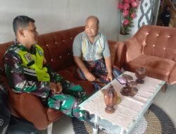 Babinsa Koramil 08/Arongan Lambalek Laksanakan Anjangsana ke Rumah Warga di Hari Masih Suasana Raya Idul Adha
