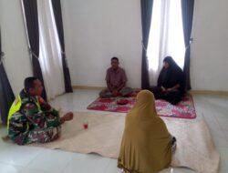 Babinsa Koramil 0105-10/Woyla Barat Manfaatkan Momen Idul Adha untuk Bersilaturahmi dengan Warga di Desa Binaan
