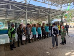 Babinsa Kodim 1001/HSU-BLG Lakukan Pembersihan Sungai untuk Antisipasi Banjir