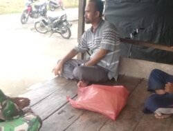 Serma Muklasin Babinsa Koramil 01/Sungaima Melaksanakan Komsos