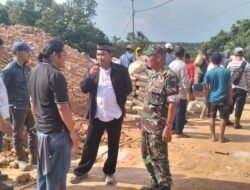 Danramil 1203-06/Manis Mata Hadiri Peletakan Batu Pertama Masjid Al-Khair di Desa Kalimantan