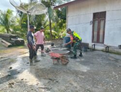 Dengan Semangat dan Rasa Kepedulian yang Tinggi Babinsa Koramil 01/Sungaimas Bantu Warga Desa Binaan