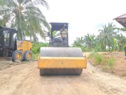 Pemadatan Jalan TMMD: Membuka Akses, Mendorong Ekonomi Lokal di Mansapa