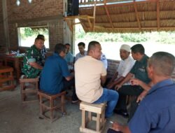 Wujudkan Masyarakat Sehat, Danramil Sampoiniet dan Danpos Ramil Darul Gelar Komsos Bahas Kesehatan dan Kebersihan di Desa Lamteungoh