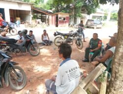 Jalin Hubungan kerja yang Baik, Babinsa Jelai Hulu melaksanakan Komsos Dengan masyarakat desa Binaan