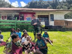 Satgas Yonif 614/RJP Bagikan Makanan Bergizi untuk Warga Papua