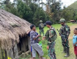 Satgas Yonif 614/RJP Berbagi Sembako untuk Warga Lanny Jaya