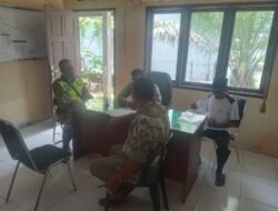 Jalin Silaturahmi, Babinsa Koramil 09/Samatiga Gelar Komsos dengan Aparat Gampong Suak Timah