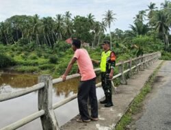 Babinsa Koramil 08 Arongan Lambalek Ajak Warga Jaga Lingkungan, Larang Buang Sampah ke Sungai