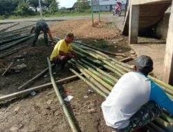 Kemanunggalan TNI-Rakyat: Babinsa Teunom Pimpin Gotong Royong Tanggul Antisipasi Longsor di Alue Ambang