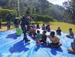 Satgas Yonif 614/RJP Berikan Makan Bergizi Gratis kepada Warga Desa Tima