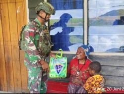 Satgas Yonif 614/RJP Bagikan Sembako kepada Masyarakat di Papua Pegunungan