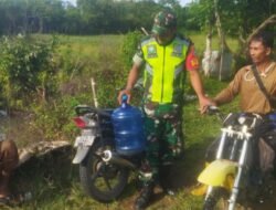 Babinsa Koramil 03 Setia Bakti Ajak Poktan Tanam Padi, Dukung Ketahanan Pangan Aceh Jaya