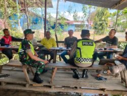 Sinergi TNI-Polri dan Warga: Babinsa Koramil 09/Samatiga Bersama Bhabinkamtibmas Gelar Komsos di Desa Cot Mesjid