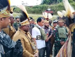 Gubernur Papua Tengah Tiba di Intan Jaya, Satgas Kopasgat Pos Sugapa Kawal Kunjungan di Bandara Bilorai