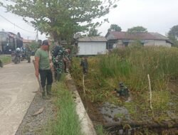Semarak HUT Kodam VI/Mlw Ke-67: Kodim 1005/Batola Gelar Karya Bakti Pembersihan Sungai