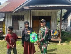 Satgas Yonif 614/RJP Berbagi Pakaian Layak Pakai kepada Masyarakat Lanny Jaya