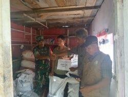 Babinsa Koramil 01 Jaya Dampingi Penyerahan Bantuan Pupuk Organik untuk Kelompok Tani di Aceh Jaya