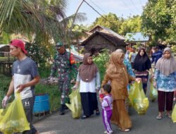 Gotong Royong Bersih-Bersih Lingkungan di Desa Hamak: Babinsa Koramil 1003-01/Telaga Langsat Berkontribusi Positif