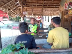 Babinsa Koramil 0105-10/Woyla Barat Sertu Sutrisno Laksanakan Anjangsana dan Pengecekan Bahan Pokok di Desa Binaan