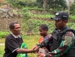Satgas Yonif 614/RJP Bagikan Bantuan Sembako kepada Warga Lanny Jaya